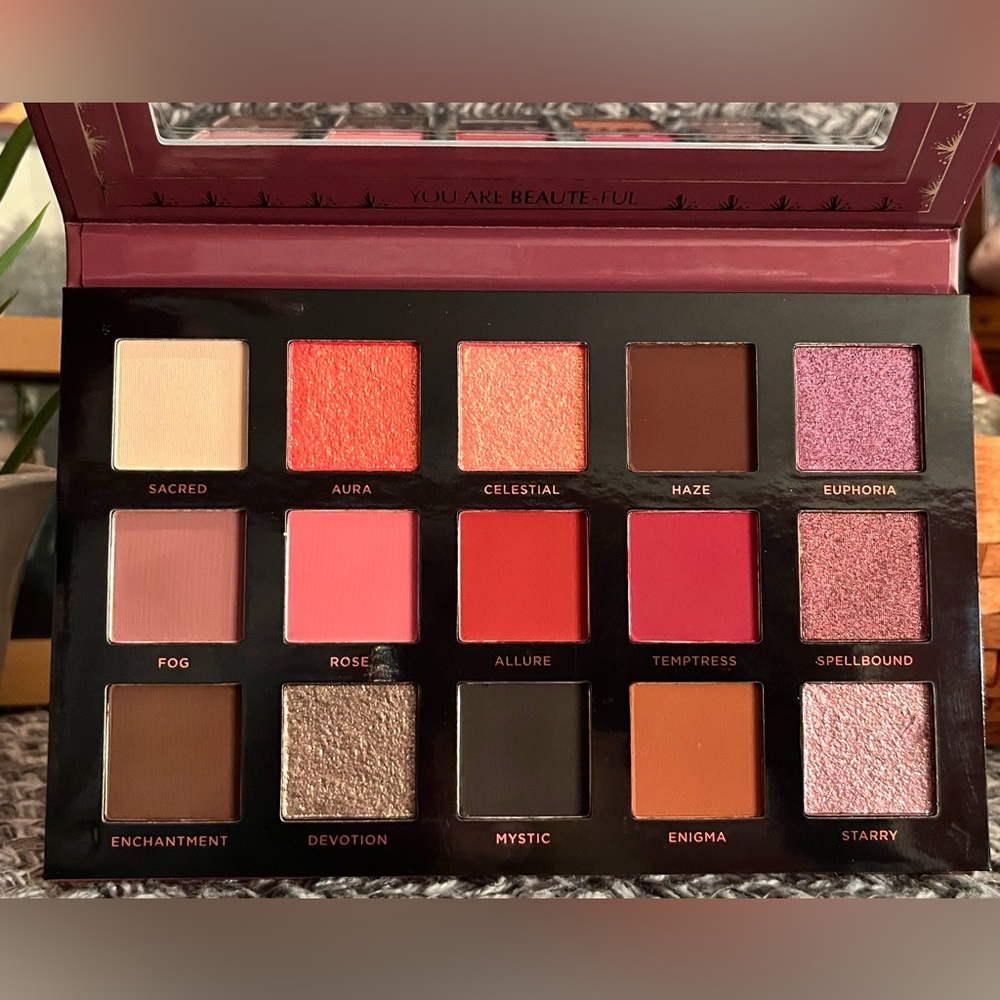 🆕 Ace Beaute Mystic Romance Eye Shadow Palette